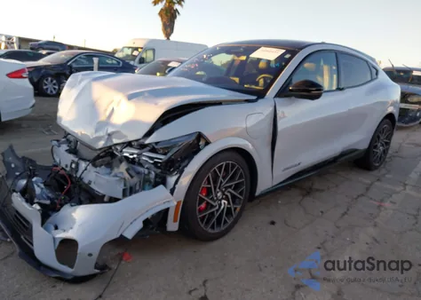 2021 Ford Mustang Mach-E Gt z USA, uszkodzony, nr VIN 3FMTK4SX1MME04108